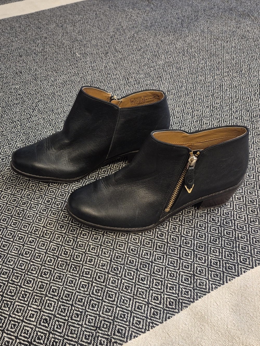 Vionic Jolene Black Leather Ankle Booties Size 7